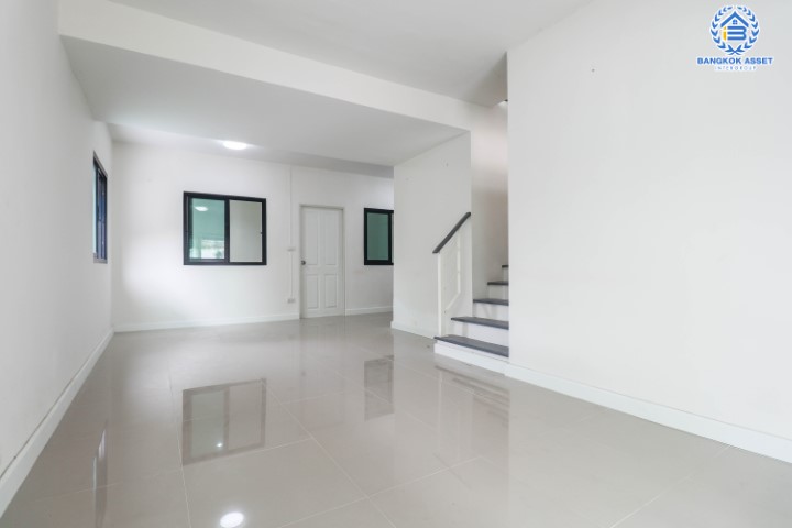 *****ทาวน์เฮ้าส์มือสองย่านนนทบุรี ม.พฤกษา54/1 บางใหญ่-เซ็นทรัลเวสต์เกต หลังมุม! เนื้อที่กว้างขวางถึง 28.3 ตร.ว. ฟังก์ชัน 3 ห้องนอน 2 ห้องน้ำ 1 ที่จอดรถ บ้านหันทิศเหนือ บนทำเลแห่งการเดินทาง เชื่อมต่อถ.กาญจนาฯ เพียง 20 นาทีถึงรถไฟฟ้าสายสีม่วง "สถานีคลองบางไผ่"...